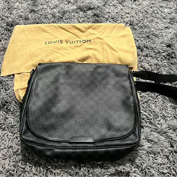 Authentic Louis Vuitton - Picture 2 of 3